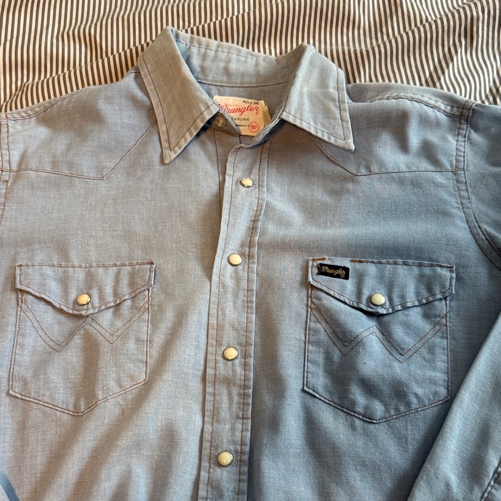 Wrangler Men's Light Blue Button Down Shirt